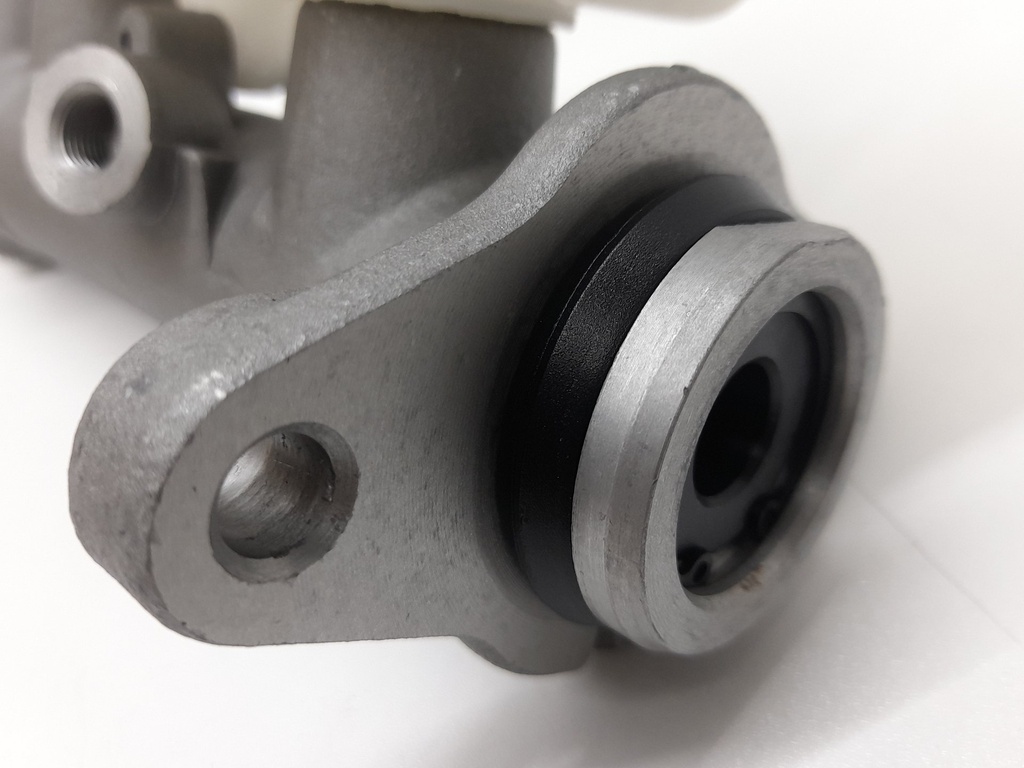 BOMBA FRENO HILUX MERU 2.4 2.7 00-05 - Vista 7