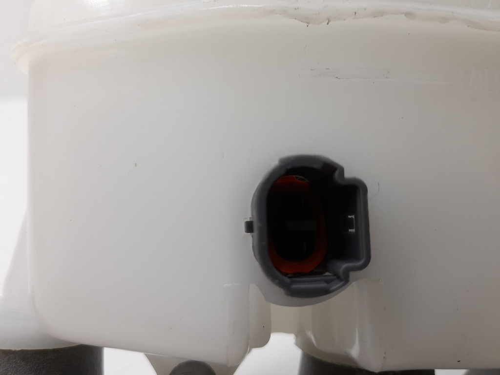 BOMBA FRENO HILUX MERU 2.4 2.7 00-05 - Vista 9