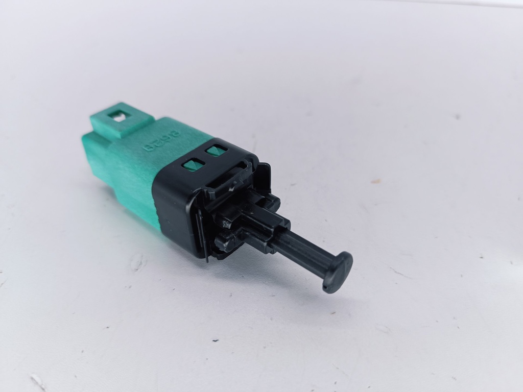 SENSOR PEDAL FRENO AVEO 1.6 4 PIN - Vista 2